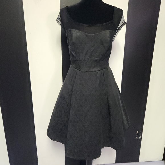 Hot Topic Dresses & Skirts - DEADSTOCK Disney villains pinup dress